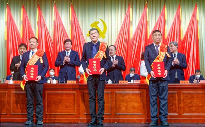 劉廷國董事長被授予“新鄉(xiāng)市**民營企業(yè)家”